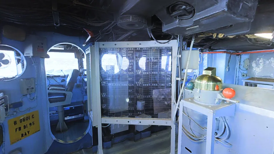 Interiér lodi v prohlídce Matterport od USS Midway Museum.